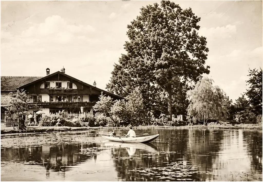 Historische Aufnahme der Moosmühle am Teich, im Vordergrund ein Ruderboot